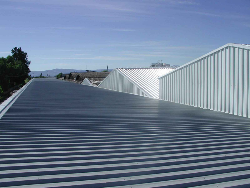 Planchas de acero en cubierta.