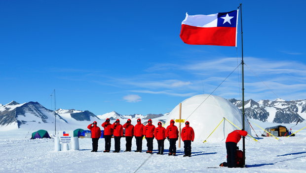 Domos para Base Temporal Mixta en Glaciar Uni&oacute;n