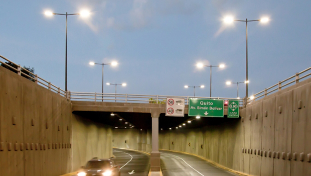 Fachada iluminada Cementerio de Quillota