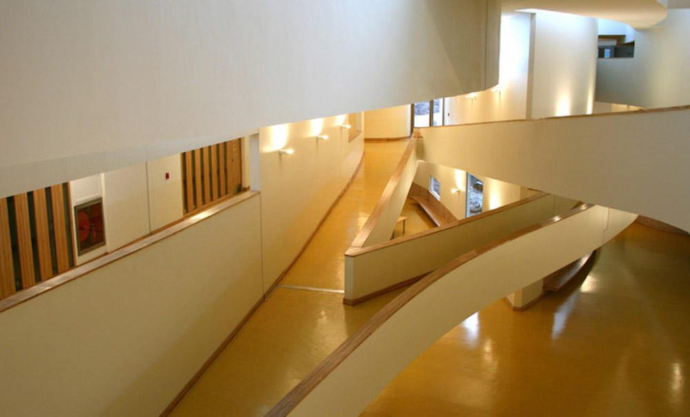 Piso de Lin&oacute;leo marca Armstrong en Universidad Adolfo Iba&ntilde;ez
