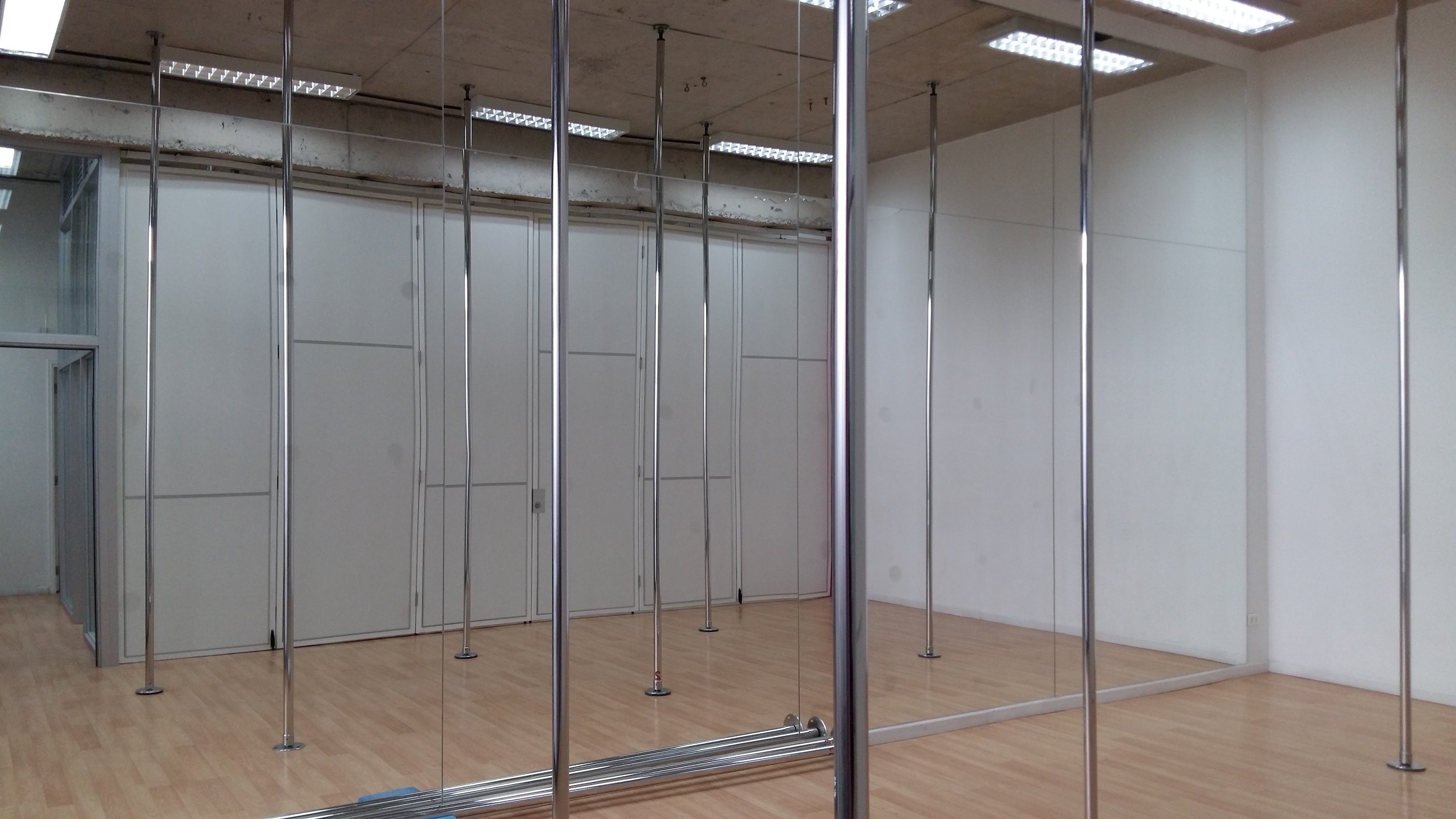 Tabique Plegable para Academia de Danza, Invictus