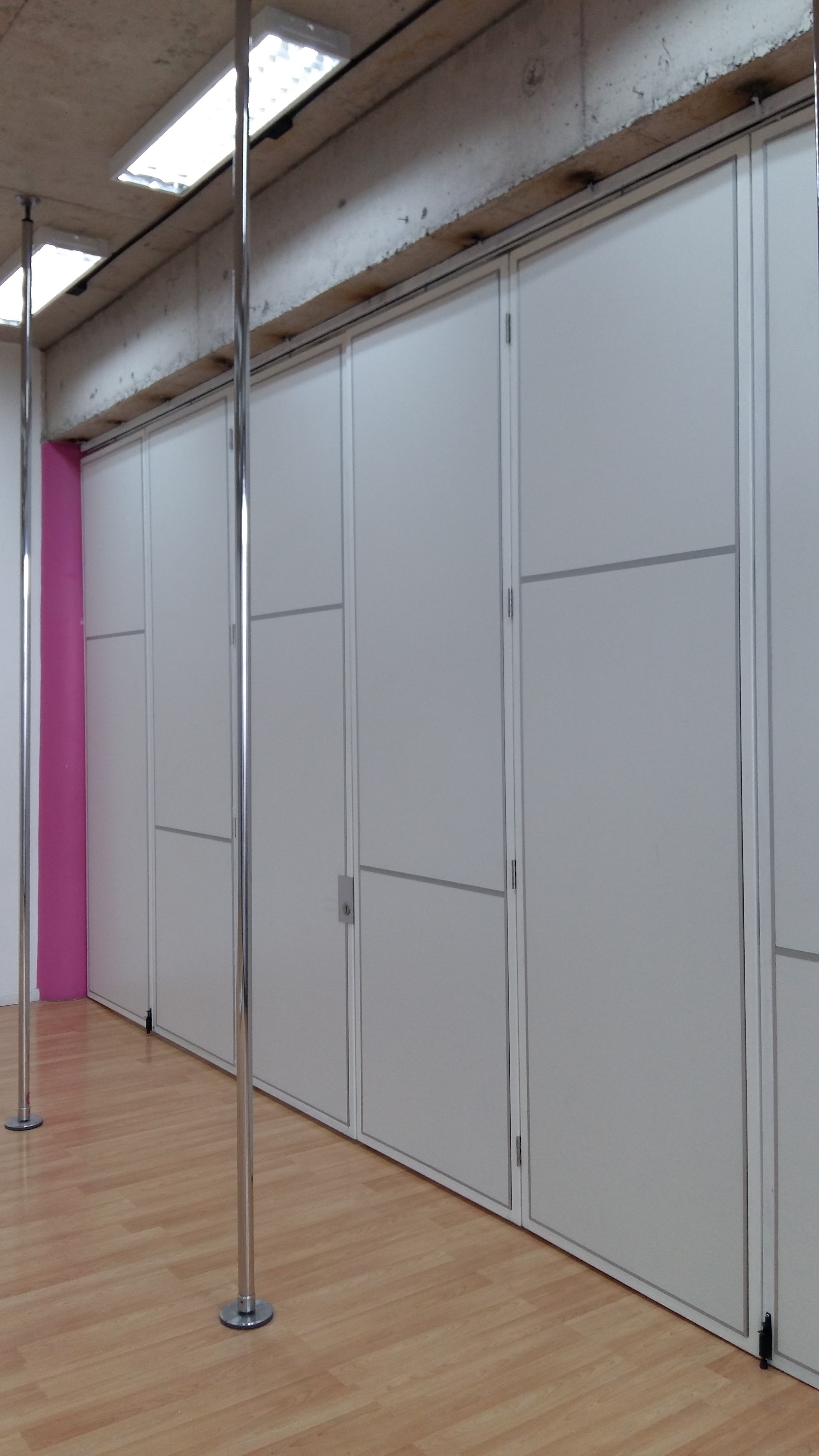 Tabique Plegable para Academia de Danza, Invictus