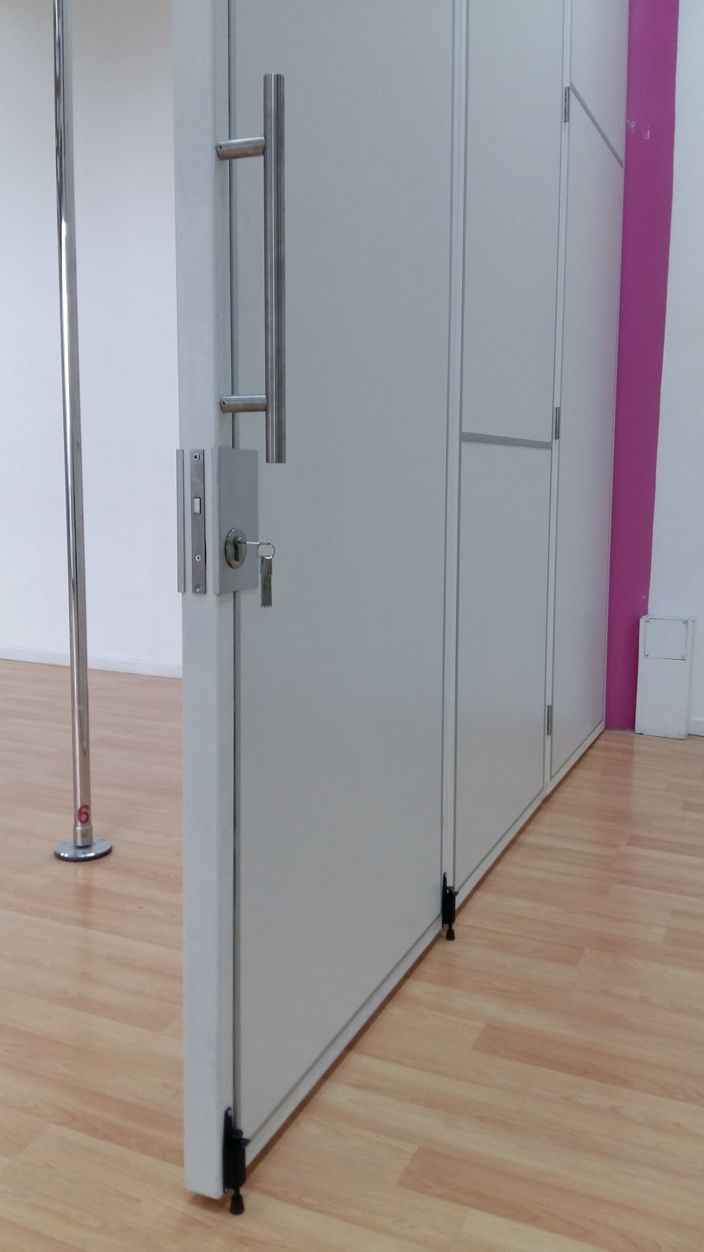 Tabique Plegable para Academia de Danza, Invictus