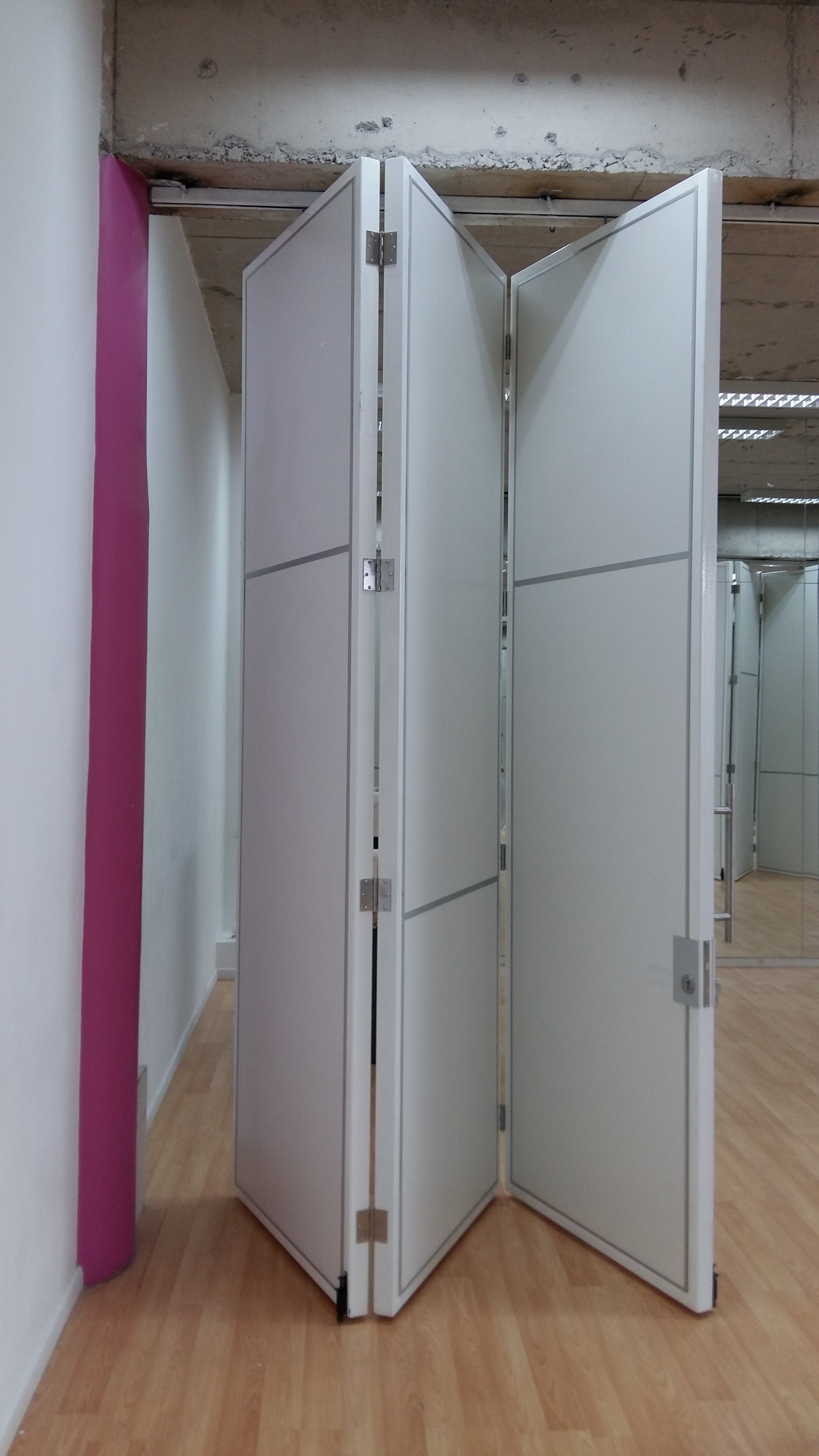 Tabique Plegable para Academia de Danza, Invictus