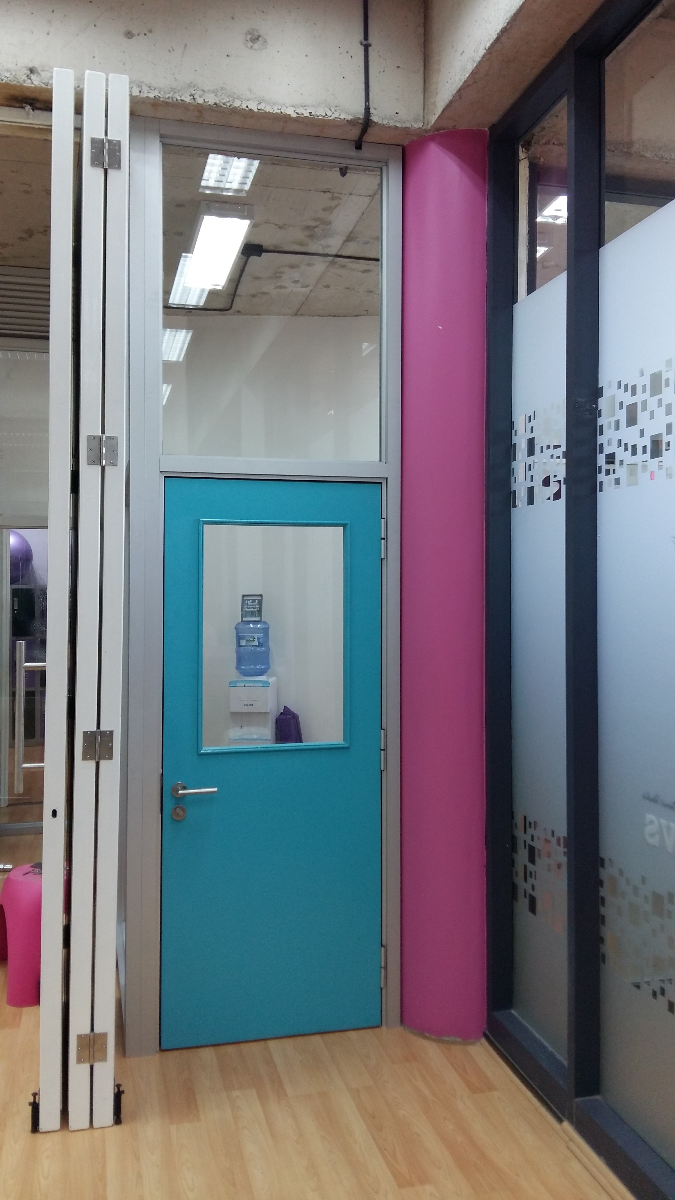 Tabique Plegable para Academia de Danza, Invictus