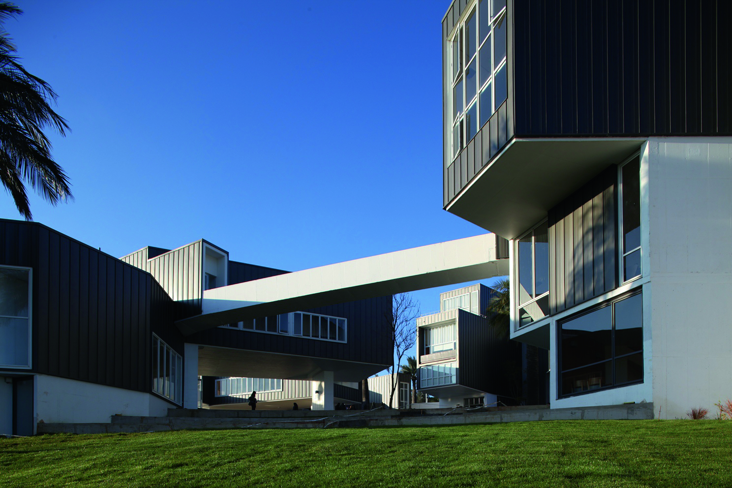 Proyecto fachada Hospital UAI Vi&ntilde;a