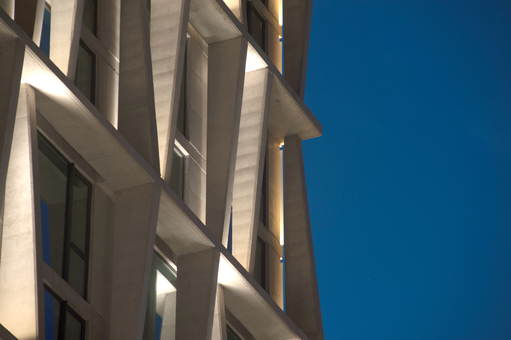 Iluminación fachada Hyatt Centric Las Condes